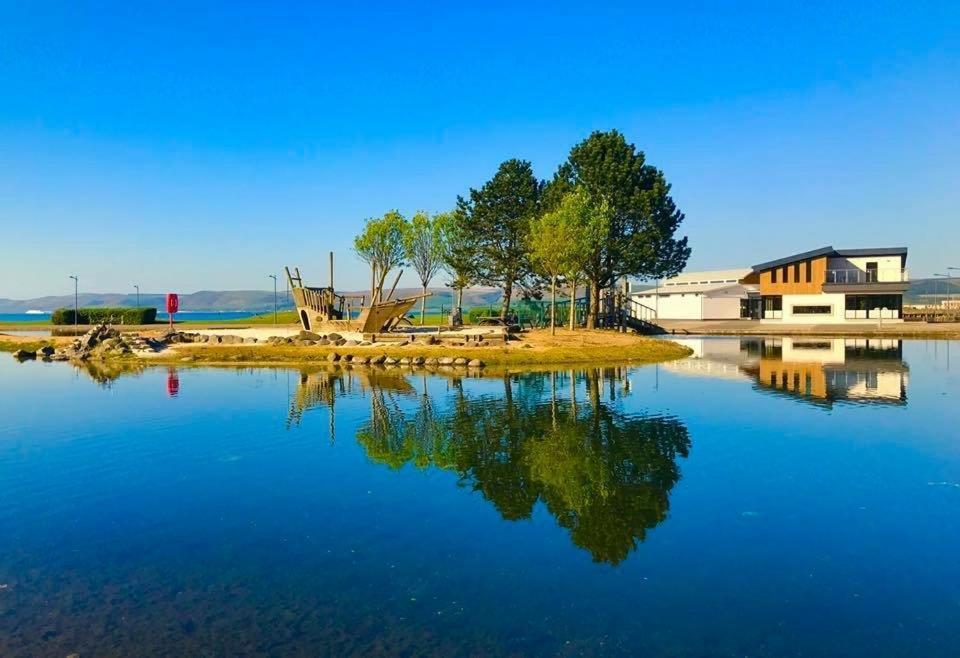 Bunnahabhain 5 - Farm Stay - Stunning Sea And Rural Views 스트란래어 외부 사진